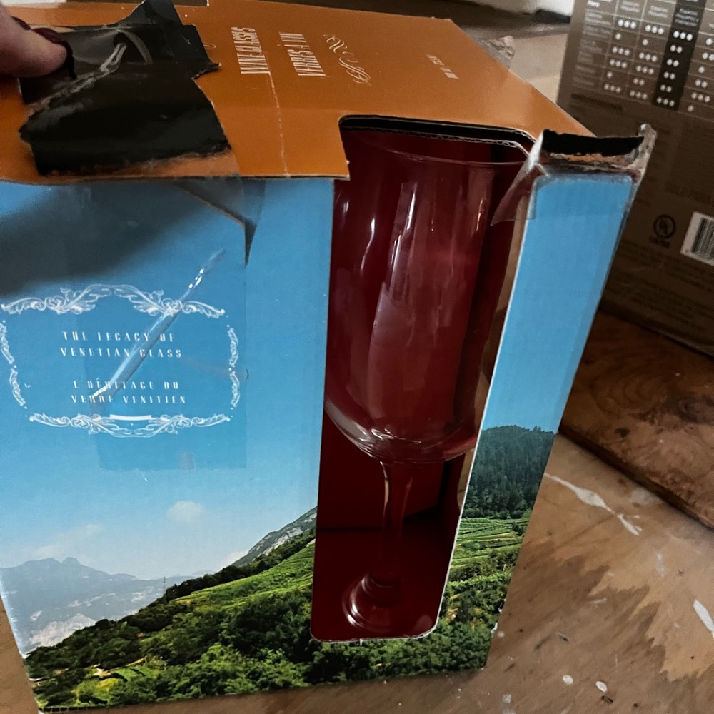 4 wine glasses